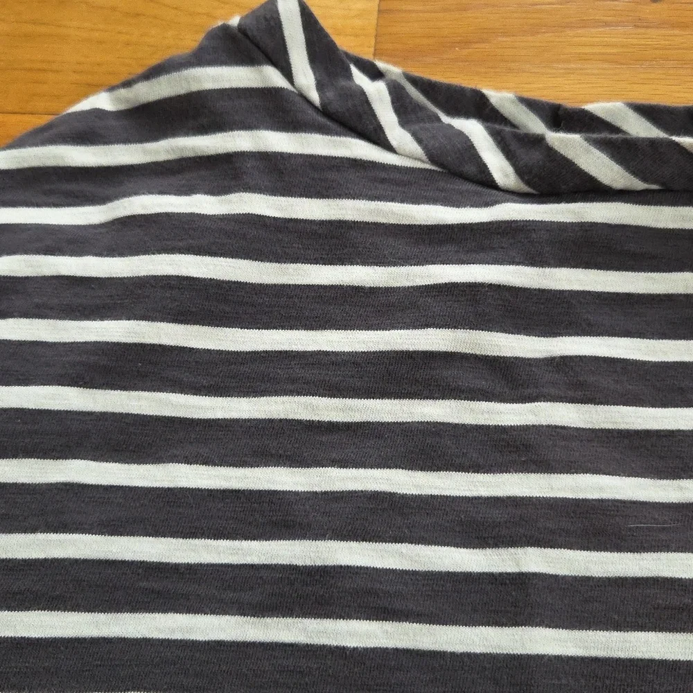 Levi's Gray & White Striped Cotton Tshirt - Picture 3 of 7